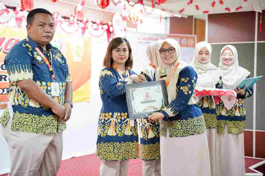 Pemberian Reward Kepada Pegawai RSUD Padangan